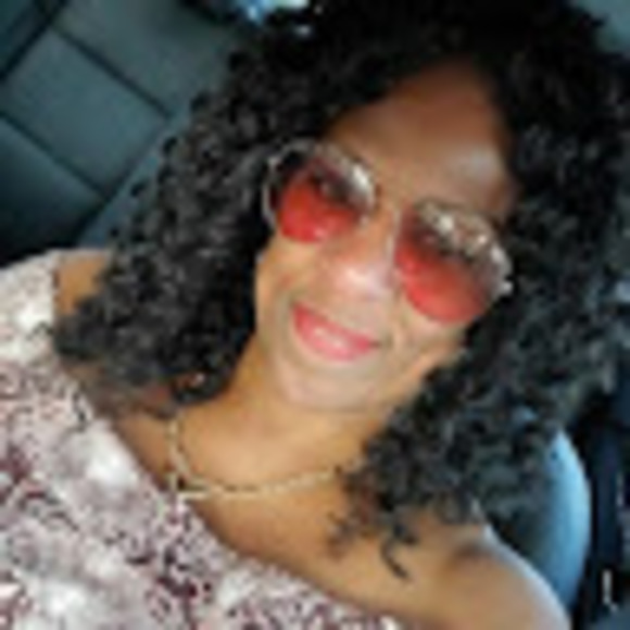 Meet your Posher, Petra - Picture 1 of 1